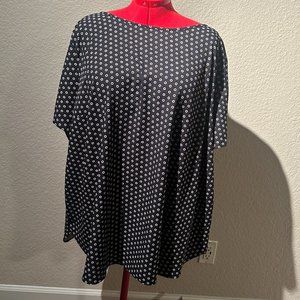 Size 4X -Ava & Viv Black/White Polka Dot short sleeve blouse